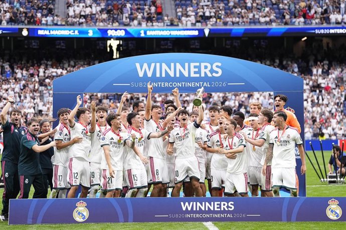 Los jugadores del Real Madrid celebran la conquista de la Copa Intercontinental Sub-20