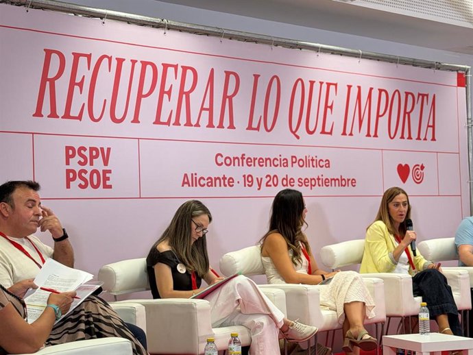 Mesa 'Proteger el territorio, proteger las personas: dana, emergencias, clima, agua e infraestructuras', en el marco de la Conferencia Política que el PSPV celebra este fin de semana en Alicante