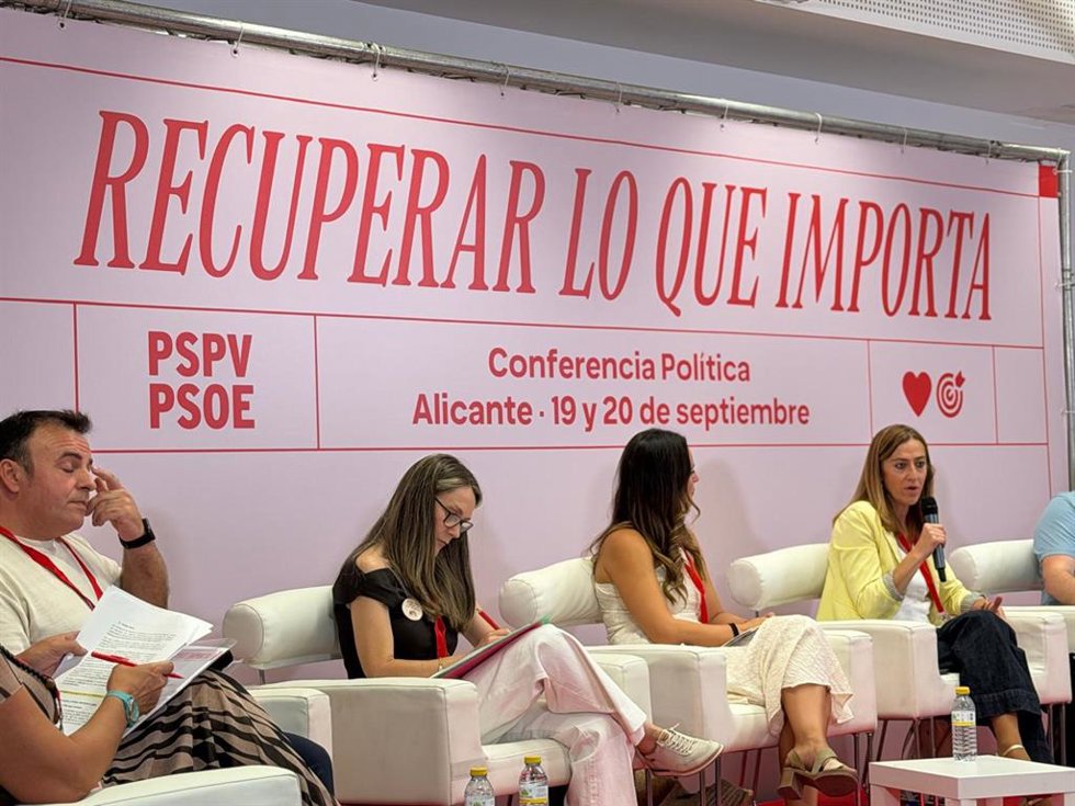 Mesa 'Proteger el territorio, proteger las personas: dana, emergencias, clima, agua e infraestructuras', en el marco de la Conferencia Política que el PSPV celebra este fin de semana en Alicante