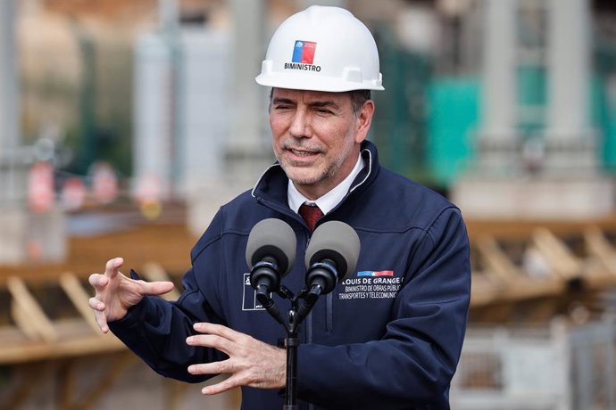 Santiago, 1 de Septiembre de 2026.  El Presidente de la Republica, Jose Antonio Kast, acompañado del biministro de Transportes, Telecomunicaciones y Obras Publicas, Louis de Grange, realiza visita inspectiva a las obras del tren Alameda-Melipilla en la