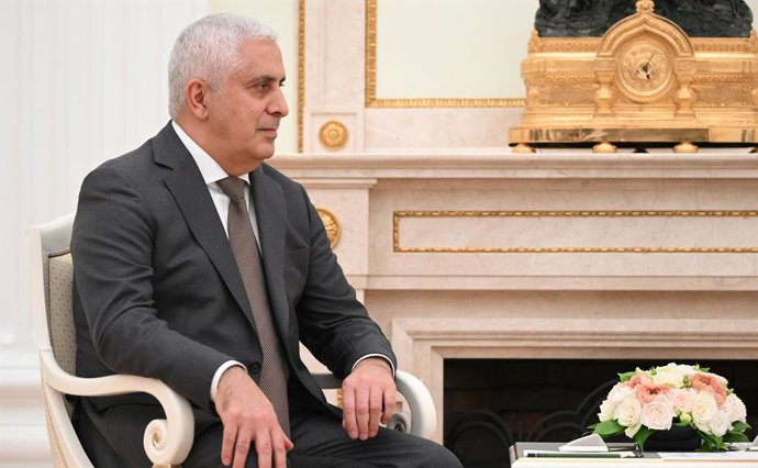 Archivo - Arquivo - 14 de julho de 2026, Moscou, Região de Moscou, Rússia: O presidente interino da Ossétia do Sul, Marat Kambolov, ouve o presidente russo, Vladimir Putin, durante uma reunião bilateral no Kremlin, em 13 de julho de 2026, em Moscou, Rússi