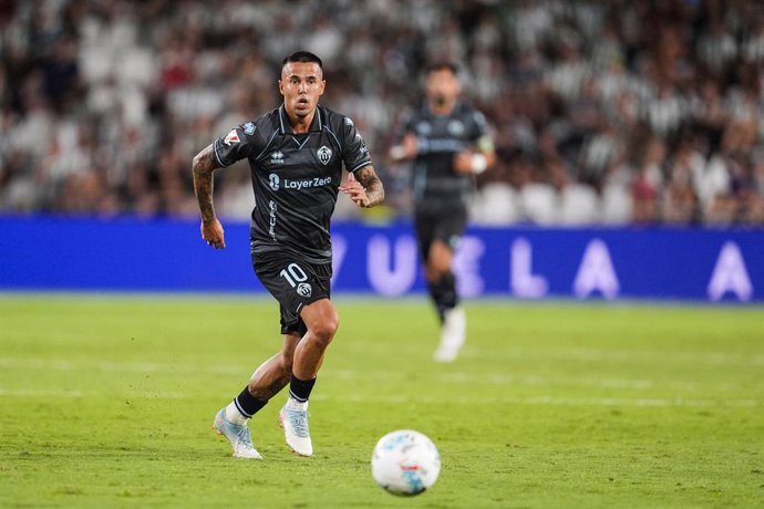 Archivo - Israel Suero of CD Castellon in action during the Spanish league, LaLiga Hypermotion, football match played between Cordoba CF and CD Castellon at Bahrain Victorious Nuevo Arcangel stadium on September 5, 2025, in Cordoba, Spain.