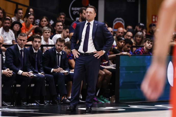 El entrenador del Barça, Aleksander Sekulic, en el partido contra el Valencia Basket en la Supercopa Endesa 2026