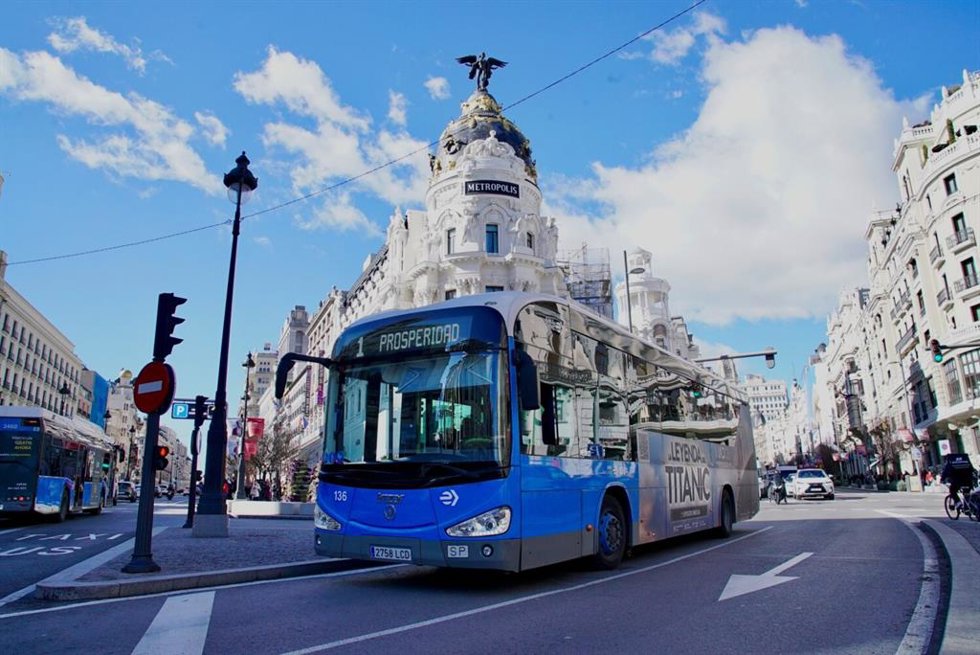 Archivo - Imagen de archivo bus EMT Madrid