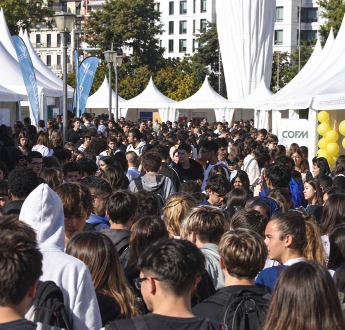 El Real Jardín Botánico de la UCM se convierte en el gran punto de encuentro entre estudiantes y profesiones por el Día de las Profesiones.