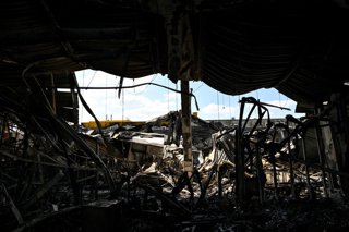 Arxiu - El centre comercial Amstor queda destruït després d'un atac amb drons russos al districte de Khortytskyi, a Zaporíjia (Ucraïna)