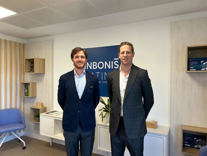 Alberto Sánchez Navalpotro (izq.), consejero delegado de Inbonis, junto a Steven Pringle