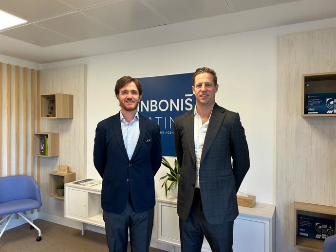 Alberto Sánchez Navalpotro (izq.), consejero delegado de Inbonis, junto a Steven Pringle
