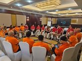 Foto: Ortí visita al equipo de estudiantes que representará a la Comunitat Valenciana en los WordSkills de China