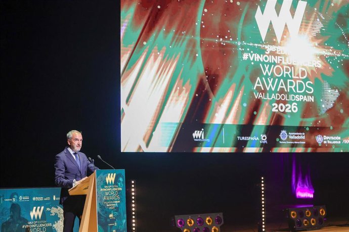 El consejero de Cultura, Turismo y Deporte, Alberto Díaz Pico, participa en la clausura de la III Gala 'Vinoinfluencers World Awards' en Valladolid