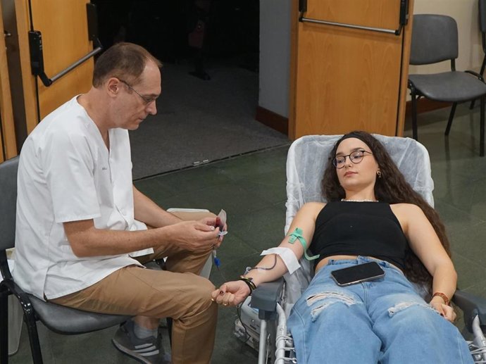 Para ser donante de médula ósea sólo es necesario realizarse una prueba de sangre.
