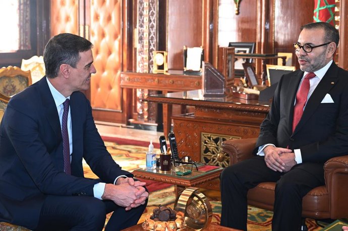 Archivo - Arquivo - O presidente do Governo espanhol, Pedro Sánchez, é recebido pelo rei de Marrocos, Mohamed VI, em sua primeira viagem oficial desta legislatura a Marrocos, em 21 de fevereiro de 2024, em Rabat (Marrocos). A viagem de Sánchez, acompanhad