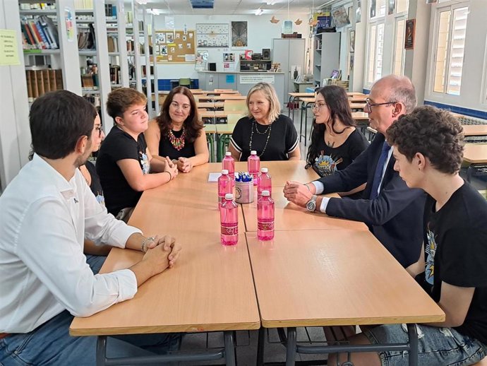 (Magen De Archivo Del Encuentro Del Consejero De Educación Y Formación Profesional, Víctor Marín, Con Alumnado Del IES Mediterráneo (Cartagena), Que Participa En El Programa Referen-T.