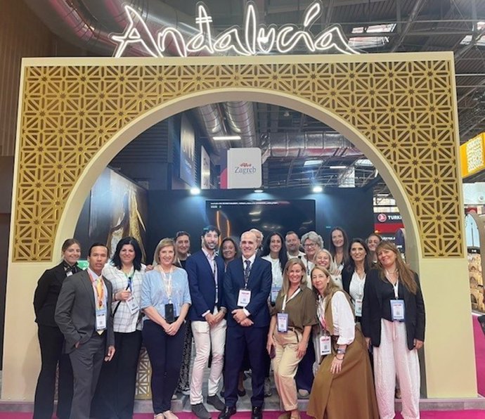 Representantes de la delegación almeriense en el expositor de Andalucía durante la feria IFTM Top Resa de París.