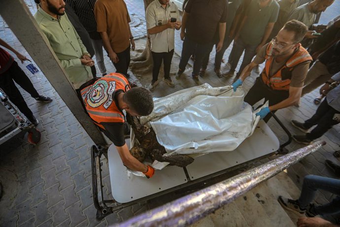 September 19, 2026, Gaza City, Gaza Strip, Palestinian Territory: Medics carry the body of a Palestinian to al-Shifa Hospital in Gaza City on September 19, 2026, following an Israeli airstrike that targeted a civilian vehicle in the Sheikh Radwan neighbor