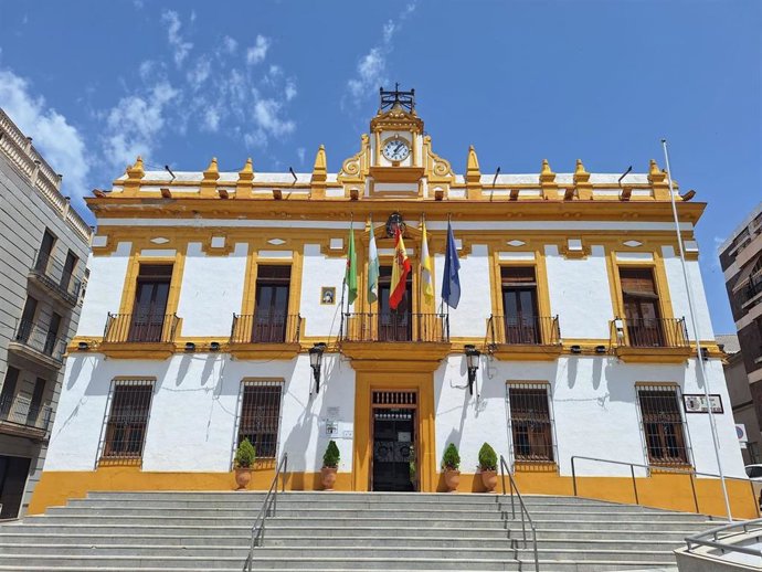 Archivo - Fachada del Ayuntamiento de Bailén.