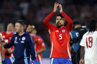 Futbol, Chile vs Venezuela. Eliminatorias al mundial 2026. El jugador de la seleccion chilena Paulo Diaz es fotografiado durante el partido de las clasificatorias al mundial de la Fifa 2026 contra Venezuela disputado en el estadio Nacional de Santiago,