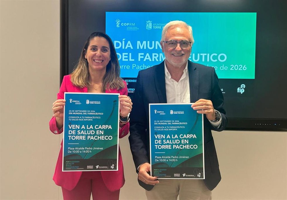 La presidenta del COFRM, Paula Payá, y el alcalde de Torre Pacheco, Pedro Ángel Roca
