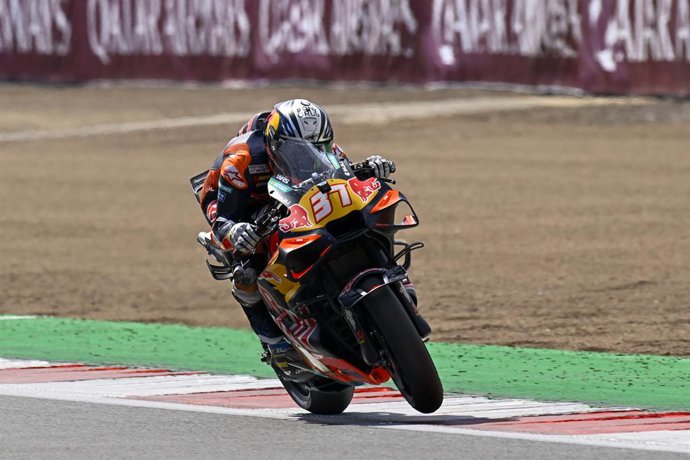 Archivo - Arquivo - 37 ACOSTA Pedro (esp), Red Bull KTM Factory Racing, KTM RC16, ação durante o Grande Prêmio da Grã-Bretanha da Qatar Airways de 2026, no Circuito de Silverstone, de 7 a 9 de agosto de 2026, em Silverstone, Reino Unido — Foto: Studio Mil