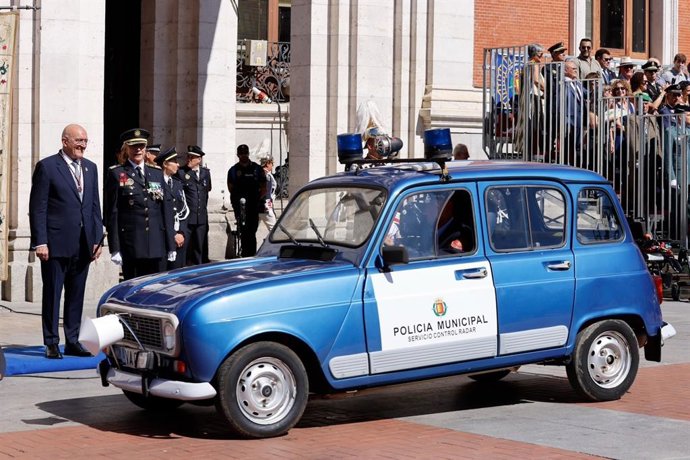 Valladolid entrega su Medalla de Oro a la Policía Municipal por sus 200 años de servicio y por dedicar su vida a "servir, proteger y ayudar a los demás"