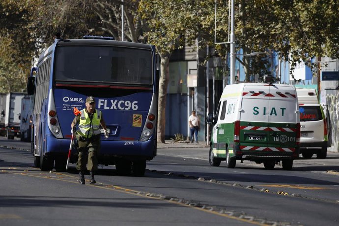 Santiago, 12 de marzo de 2024 Una menor de edad resulto fallecida tras un atropello de un bus de Red en Vicuna Mackena y Argomedo.  Dragomir Yankovic/Aton Chile