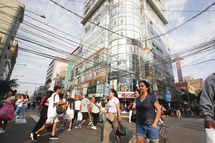 Archivo - Perú.- Emporio Comercial de Gamarra prevé mayores ventas por campaña de Fiestas Patrias