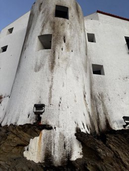 Imatge de l'estat de la Torre des Baluard, a Cadaqués (Girona), després de l'incident