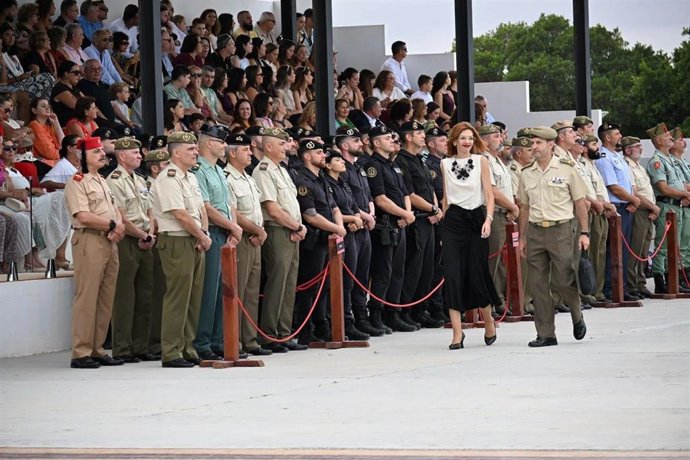 La delegada del Gobierno ha acudido este domingo a los actos del 106 aniversario de la Legión.