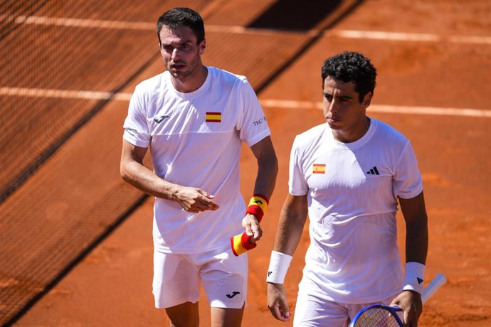 Archivo - Pedro Martinez and Jaume Munar of Spain celebrate the victory against August Holmgren and Johannes Ingildsen of Denmark during their men’s doubles tennis match to 2025 Davis Cup Qualifiers Second Round between Spain and Denmark at Club Tennis Pu