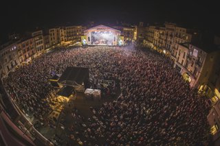 Un escenari del MMVV durant el concert de Ginestà, amb 12.500 espectadors
