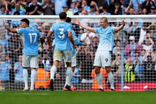 20 September 2026, United Kingdom, Manchester: Manchester City's Erling Haaland (R) celebrates scoring their side's fifth goal of the game after a VAR check during the English Premier League soccer match between Manchester City and Sunderland at the Etiha