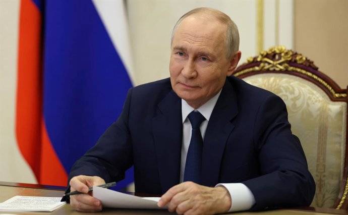18 de setembro de 2026, Moscou, Região de Moscou, Rússia: O presidente russo, Vladimir Putin, participa, por meio de uma cerimônia por videoconferência, da inauguração de um novo projeto de gaseificação a partir do Kremlin, em 18 de setembro de 2026, em M