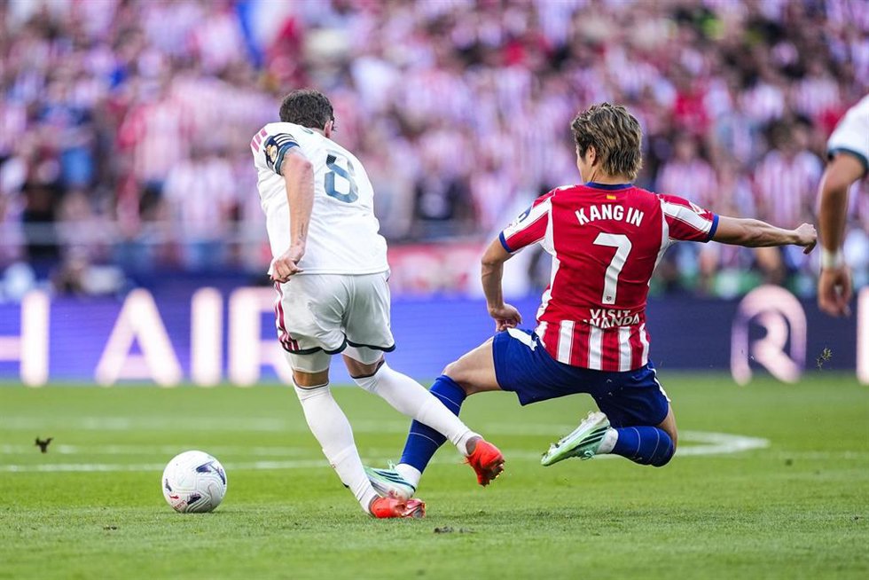 Federico Valverde of Real Madrid CF and Kang-in Lee of Atletico de Madrid in action during the Spanish League, LaLiga EA Sports, football match played between Atletico de Madrid and Real Madrid CF at Riyadh Air Metropolitano stadium on September 20, 2026,