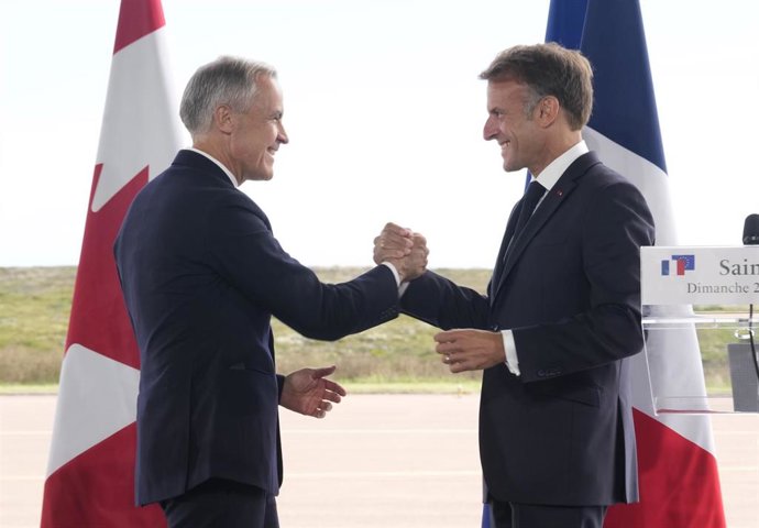 El primer ministro canadiense, Mark Carney, y el presidente francés, Emmanuel Macron