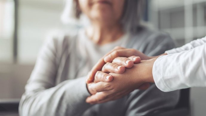 Archivo - Alzheimer cuidados.