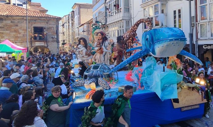 'Un Mundo De Conciencia' Gana El Concurso De Carrozas De San Mateo En Reinosa
