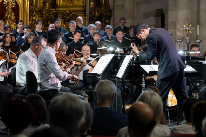 Concierto de Conductus Ensemble y la Orquesta Sinfónica de Navarra en la iglesia de San Miguel.