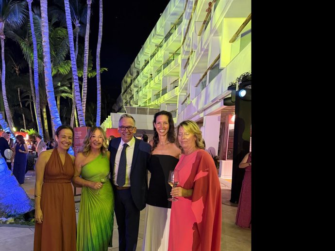 Noelia Rosa y equipo Viajes Canarias Europa