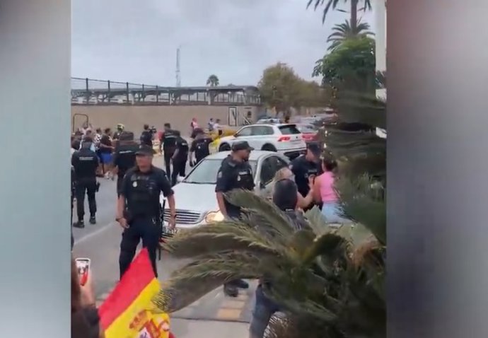 Ataque a um veículo durante os protestos contra a ONG de Navarra Negu Gorriak