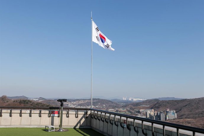 Archivo - Imagen de archivo de la bandera de Corea del Sur en la frontera con Corea del Norte.