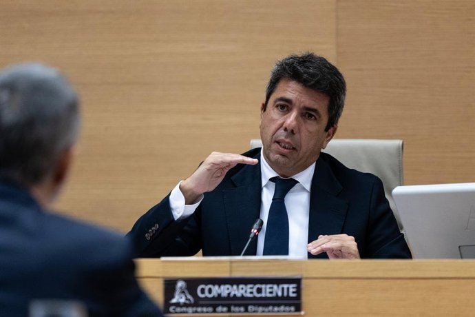 Archivo - Arxiu - El president en funcions de la Generalitat valenciana, Carlos Mazón, compareix davant de la comissió de la dana, en el Congrés dels Diputats, a 17 de novembre del 2025, a Madrid (Espanya).