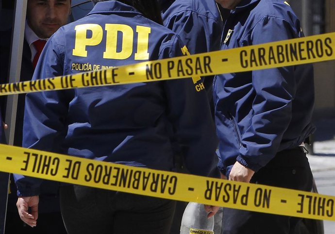 Archivo - Chile.- Joven ecuatoriano de 17 años se disparó en un ojo mientras manipulaba un arma