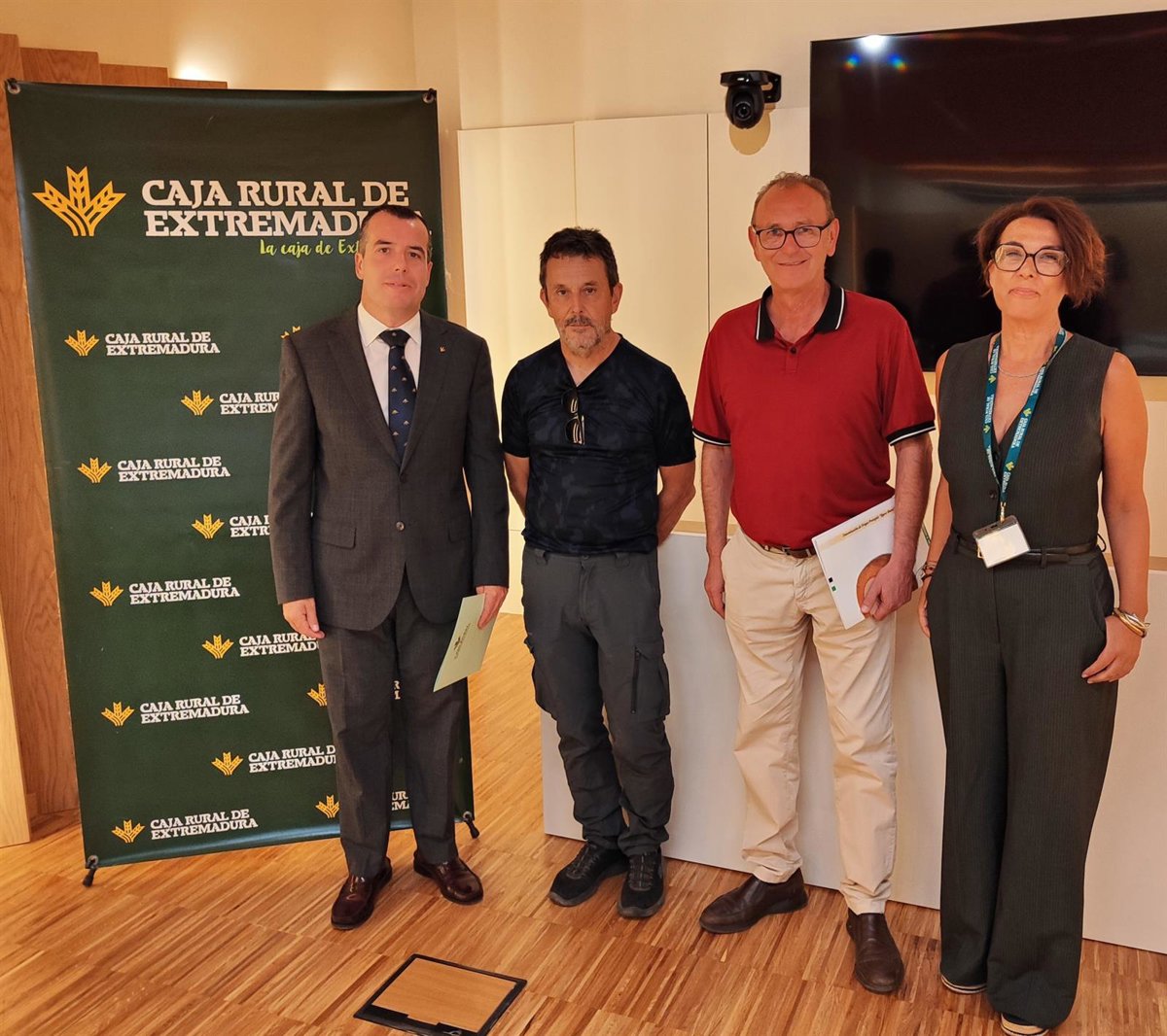 Caja Rural de Extremadura y la DOP Queso Ibores renuevan su colaboración para impulsar jornadas, ferias y Premio Espiga