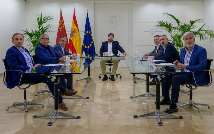 El presidente de la Comunidad, Fernando López Miras, reunido con las principales organizaciones agrarias de la Región de Murcia —COAG-IR, ASAJA, UPA y FECOAM—