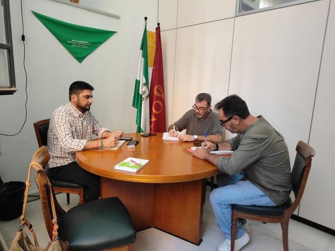 Reunión del portavoz de IU Sevilla, Ismael Sánchez, con representantes de la sección sindical de CCOO en Lipasam