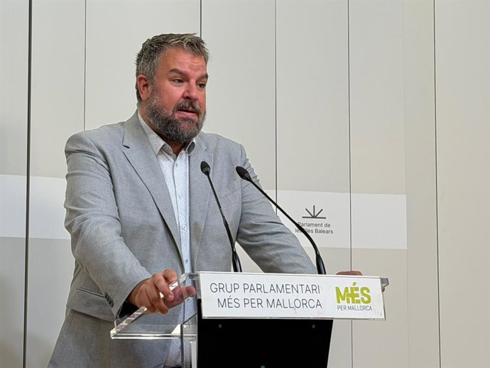 El portavoz de MÉS per Mallorca en el Parlament, Lluís Apesteguia.