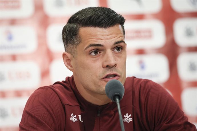 Archivo - FILED - 26 March 2026, Switzerland, Basel: FILE PHOTO - Swiss player Granit Xhaka speaks at a press conference at the Stadion St. Jakob-Park ahead of the international football match between Switzerland and Germany. Photo: Christian Charisius/dp