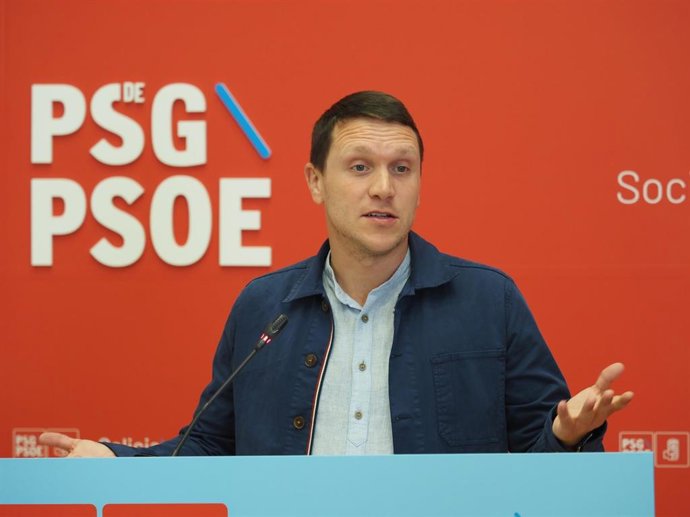 El secretario xeral del PSdeG, Aitor Bouza, en rueda de prensa