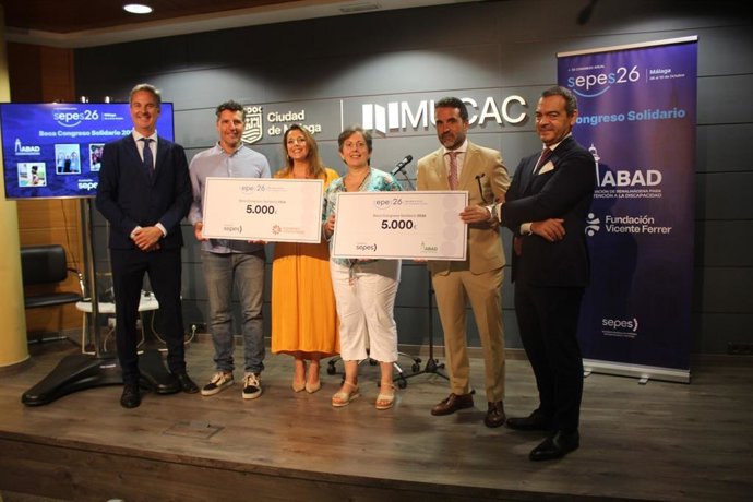 Acto de entrega de las becas solidarias de la Fundación Sepes, que en esta ocasión han recaído en ABAD y la Fundación Vicente Ferrer.