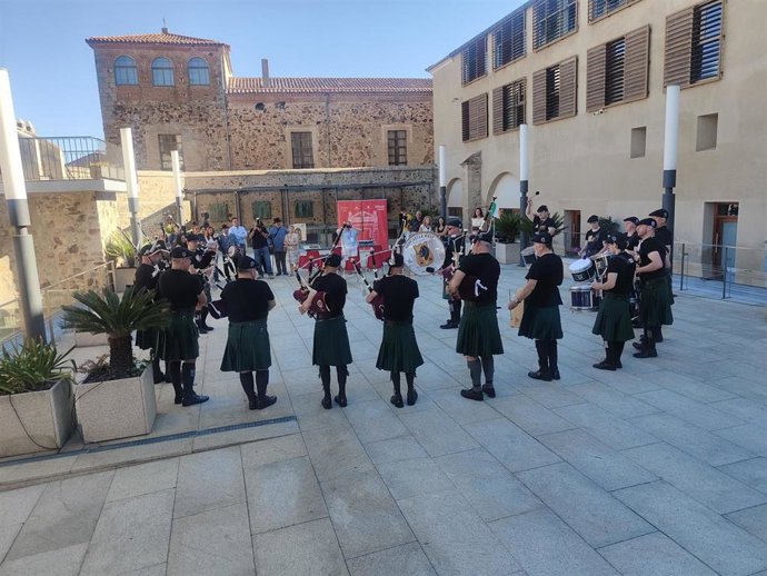 La banda de gaiteros de New Castle Pipe Band de Irlanda participará en el Encuentro de Gaitas en Guadalupe (Cáceres) el 24 de octubre